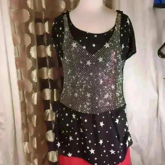 5/$25 stars sheer top ⭐ 4th of July ready 2 x but tie and it's a crop top - Picture 9 of 11